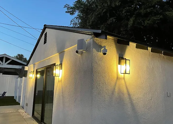Gated Private House With Own Parking Sherman Oaks